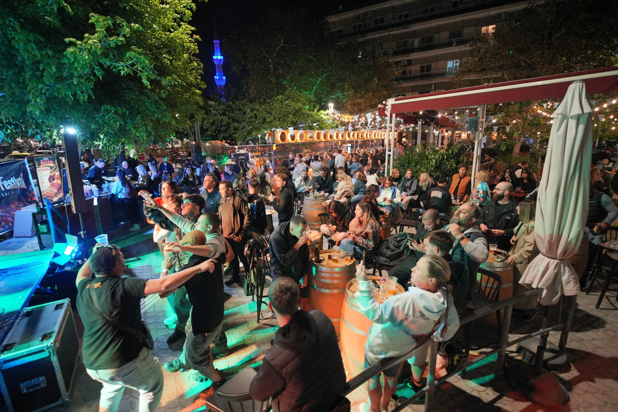 Όλοι μαζί στον ρυθμό της ζωντανής μουσικής